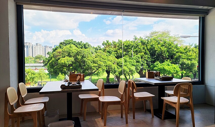 新開幕！！推擠 돼지韓式料理進駐一中商圈，必點烤肉拼盤、辣燉海鮮、繽紛韓國氣泡飲，還有6種小菜、霜淇淋