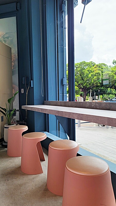 新開幕！！推擠 돼지韓式料理進駐一中商圈，必點烤肉拼盤、辣燉海鮮、繽紛韓國氣泡飲，還有6種小菜、霜淇淋