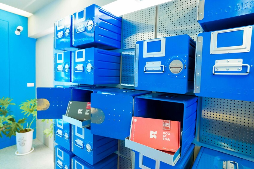 【台中南屯│美食】KOOBESTAR＊咖啡＊酷必捲。新開幕台中咖啡廳推薦，打造航空主題用餐空間，糙米捲心酥與咖