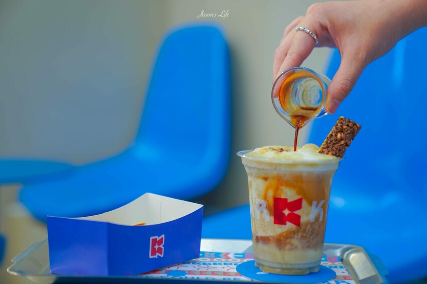 【台中南屯│美食】KOOBESTAR＊咖啡＊酷必捲。新開幕台中咖啡廳推薦，打造航空主題用餐空間，糙米捲心酥與咖