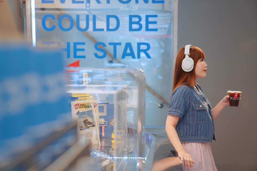 【台中南屯│美食】KOOBESTAR＊咖啡＊酷必捲。新開幕台中咖啡廳推薦，打造航空主題用餐空間，糙米捲心酥與咖