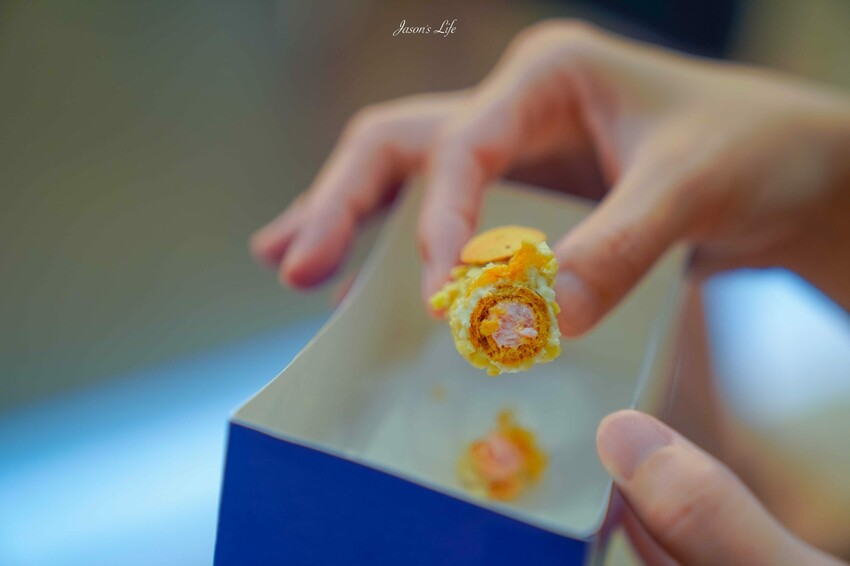 【台中南屯│美食】KOOBESTAR＊咖啡＊酷必捲。新開幕台中咖啡廳推薦，打造航空主題用餐空間，糙米捲心酥與咖