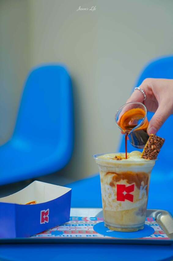 【台中南屯│美食】KOOBESTAR＊咖啡＊酷必捲。新開幕台中咖啡廳推薦，打造航空主題用餐空間，糙米捲心酥與咖