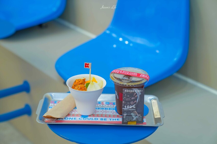 【台中南屯│美食】KOOBESTAR＊咖啡＊酷必捲。新開幕台中咖啡廳推薦，打造航空主題用餐空間，糙米捲心酥與咖