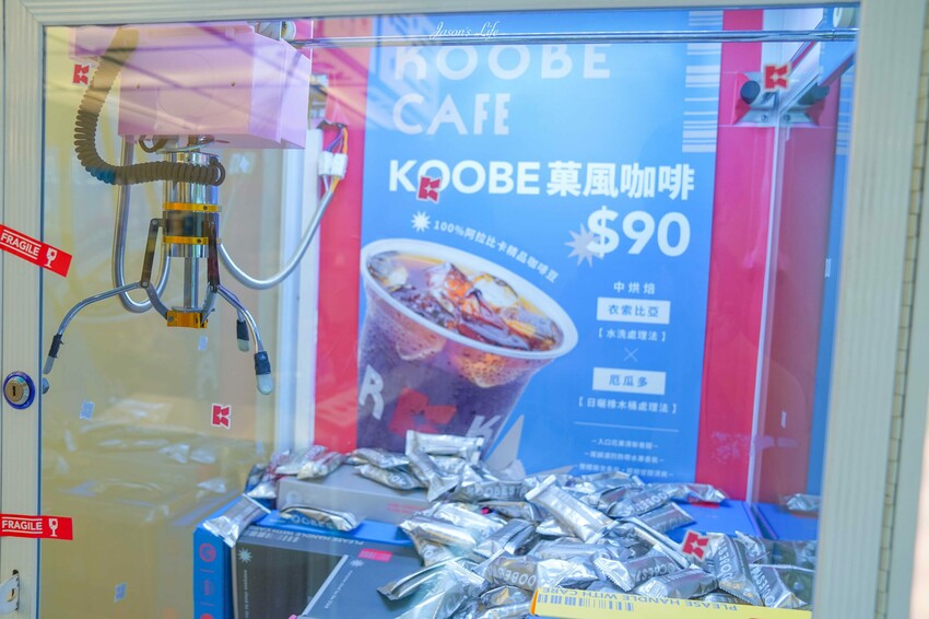 【台中南屯│美食】KOOBESTAR＊咖啡＊酷必捲。新開幕台中咖啡廳推薦，打造航空主題用餐空間，糙米捲心酥與咖