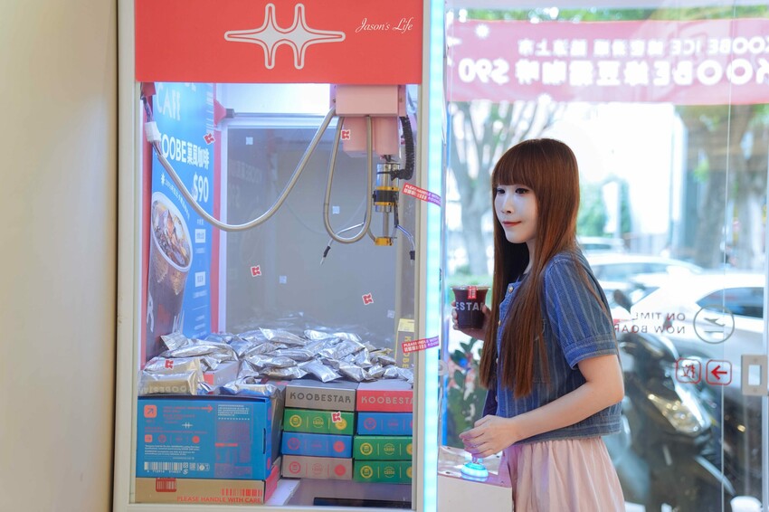 【台中南屯│美食】KOOBESTAR＊咖啡＊酷必捲。新開幕台中咖啡廳推薦，打造航空主題用餐空間，糙米捲心酥與咖