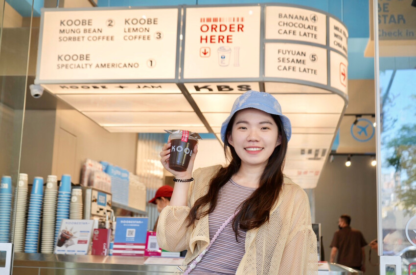[台中] KOOBESTAR＊咖啡＊酷必捲｜全新開幕IG打卡店｜台中公益路美食！買咖啡送酷必捲