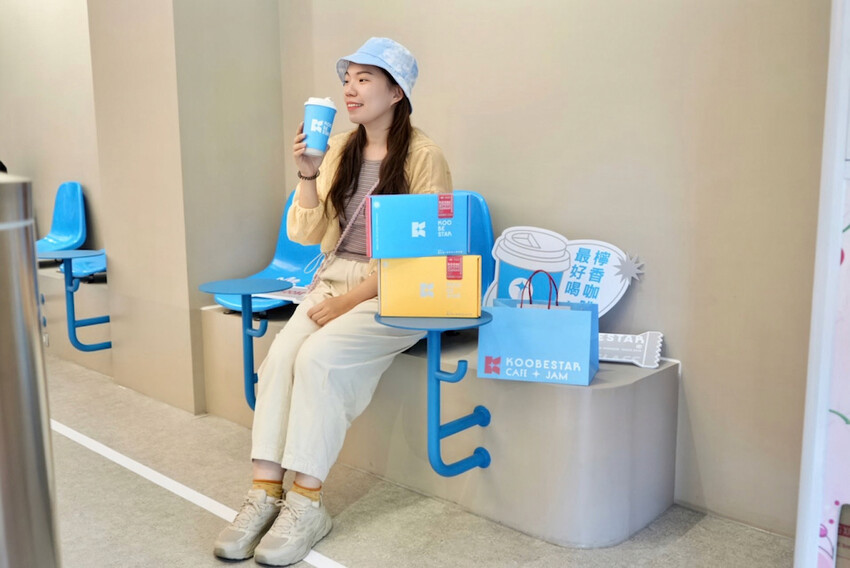 [台中] KOOBESTAR＊咖啡＊酷必捲｜全新開幕IG打卡店｜台中公益路美食！買咖啡送酷必捲