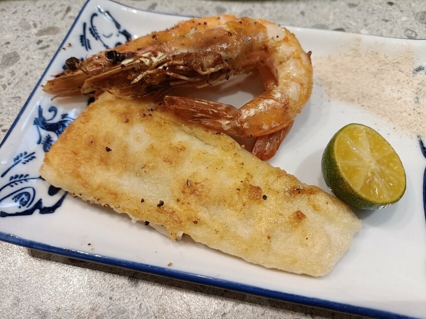 台北市大安區台北忠孝復興美食|就饗鐵板燒-台北忠孝東店。內用享現炒蔬菜、白飯、湯品、飲料、霜淇淋無限享用!