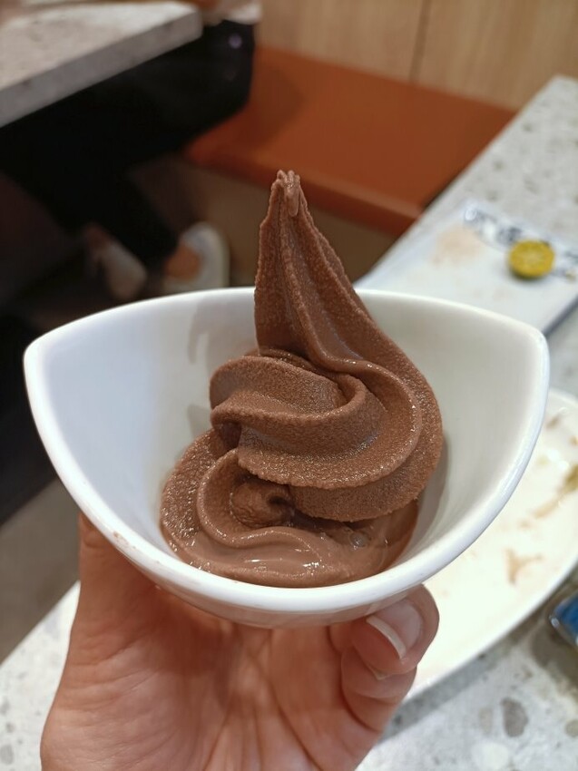 台北市大安區台北忠孝復興美食|就饗鐵板燒-台北忠孝東店。內用享現炒蔬菜、白飯、湯品、飲料、霜淇淋無限享用!