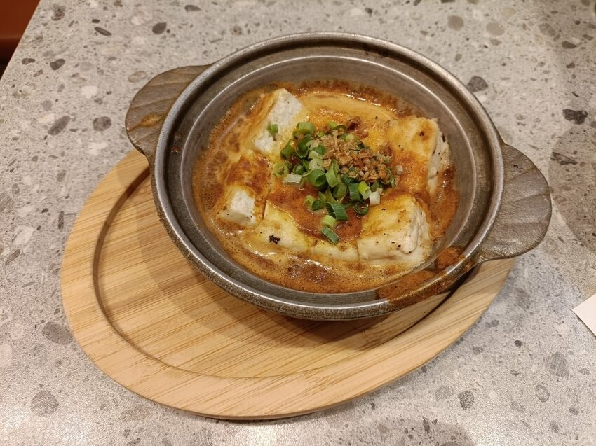 台北市大安區台北忠孝復興美食|就饗鐵板燒-台北忠孝東店。內用享現炒蔬菜、白飯、湯品、飲料、霜淇淋無限享用!