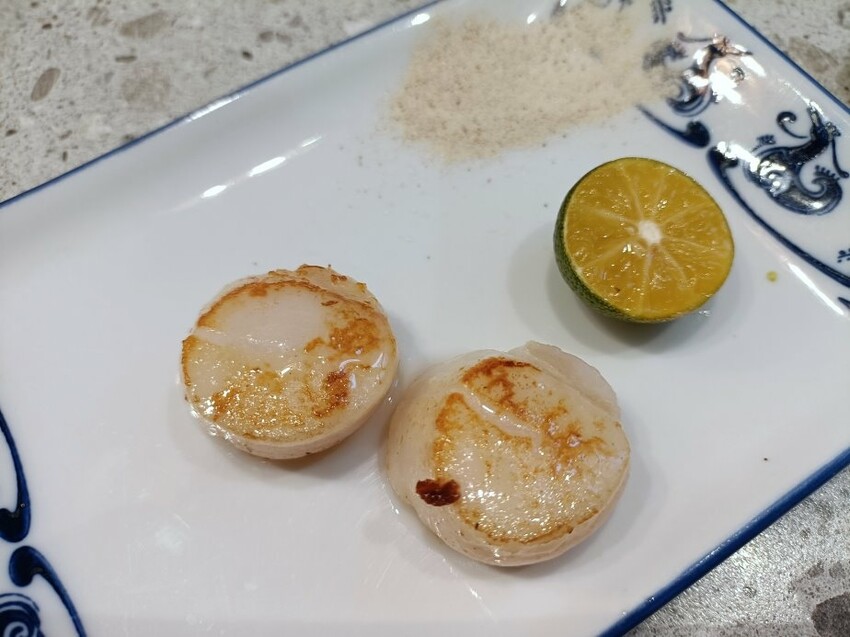 台北市大安區台北忠孝復興美食|就饗鐵板燒-台北忠孝東店。內用享現炒蔬菜、白飯、湯品、飲料、霜淇淋無限享用!