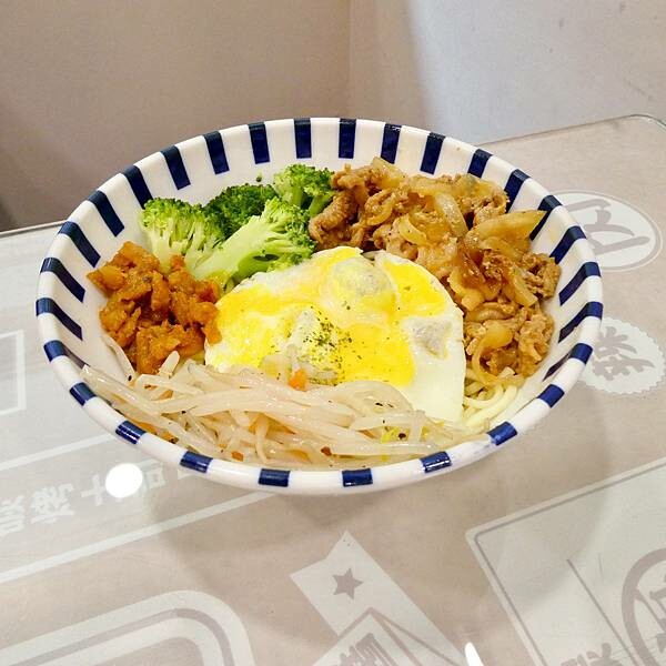 台北捷運紅線橘線民權西路站附近不限時早午餐推薦/慶三號烤肉倉庫早午餐台北天祥店/連鎖早餐店吃出中西合併