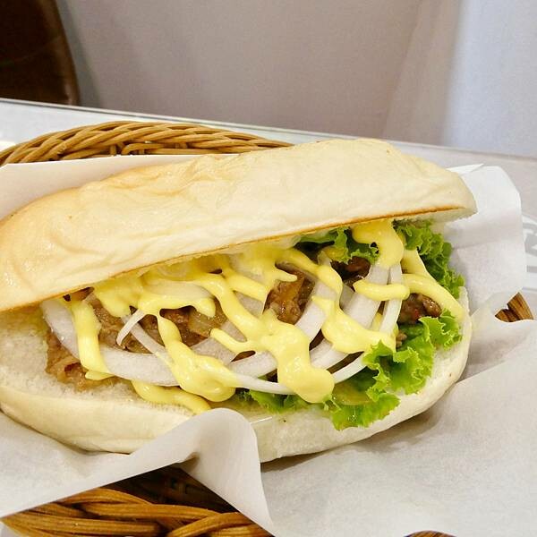 台北捷運紅線橘線民權西路站附近不限時早午餐推薦/慶三號烤肉倉庫早午餐台北天祥店/連鎖早餐店吃出中西合併