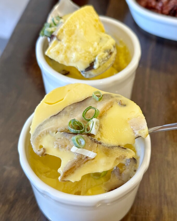 平價健康餐盒推薦!新開幕「健人餐廚馬偕店」有提供舒適的用餐空間,新品西班牙蒜香奶油蝦仁值得一試,必點套餐限定極鮮鮭魚茶碗蒸!加入會員即享優惠價~ - 阿華田的美食日記