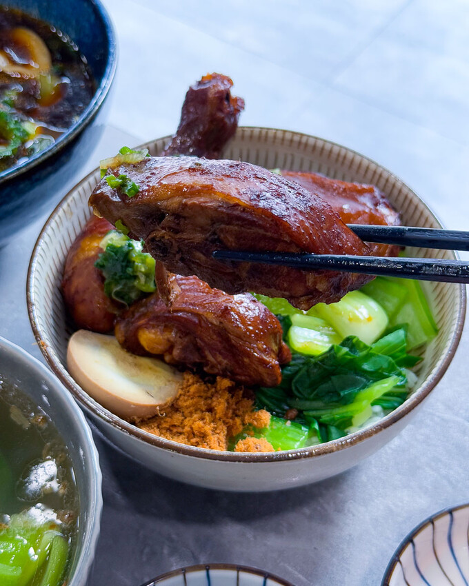 新北市三重區溫暖樸實的手作牛肉料理，牛肉湯餃、牛肉麵必點！覓牛麵鋪 - 安妮 Anny