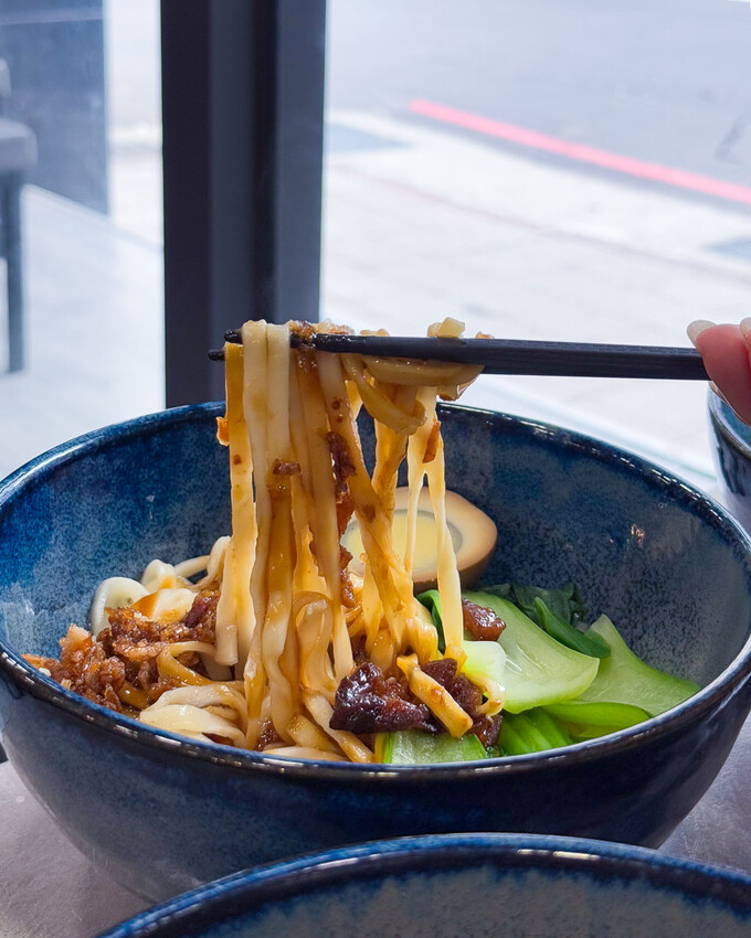 新北市三重區溫暖樸實的手作牛肉料理，牛肉湯餃、牛肉麵必點！覓牛麵鋪 - 安妮 Anny