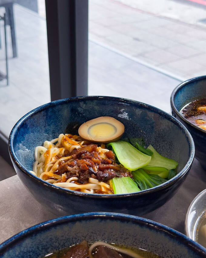 新北市三重區溫暖樸實的手作牛肉料理，牛肉湯餃、牛肉麵必點！覓牛麵鋪 - 安妮 Anny