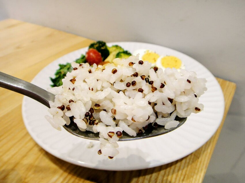 【美食】「食光機奇岩店」中西式簡餐、義大利麵、健康餐盒，北投