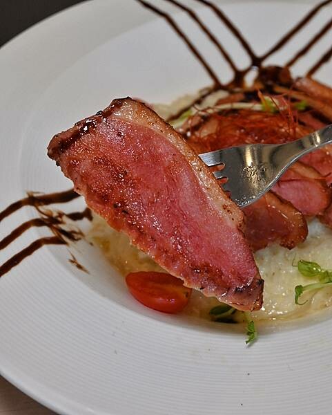 帕菲puffy｜鳳山區美食｜親子、寵物友善餐廳｜鳳凌廣場周邊義式餐廳｜三色萌熊泡芙、義大利麵、燉飯