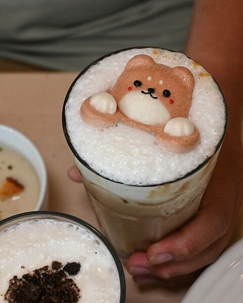 帕菲puffy｜鳳山區美食｜親子、寵物友善餐廳｜鳳凌廣場周邊義式餐廳｜三色萌熊泡芙、義大利麵、燉飯