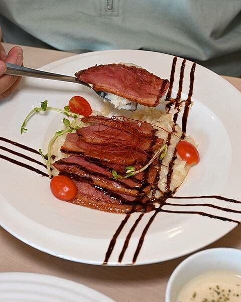 帕菲puffy｜鳳山區美食｜親子、寵物友善餐廳｜鳳凌廣場周邊義式餐廳｜三色萌熊泡芙、義大利麵、燉飯