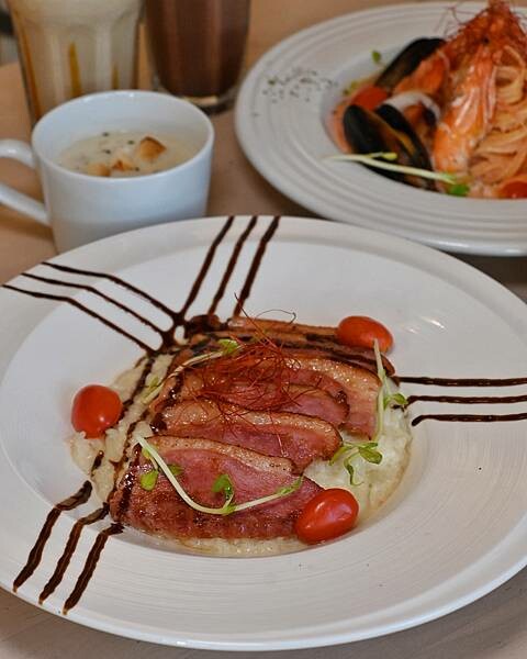 帕菲puffy｜鳳山區美食｜親子、寵物友善餐廳｜鳳凌廣場周邊義式餐廳｜三色萌熊泡芙、義大利麵、燉飯