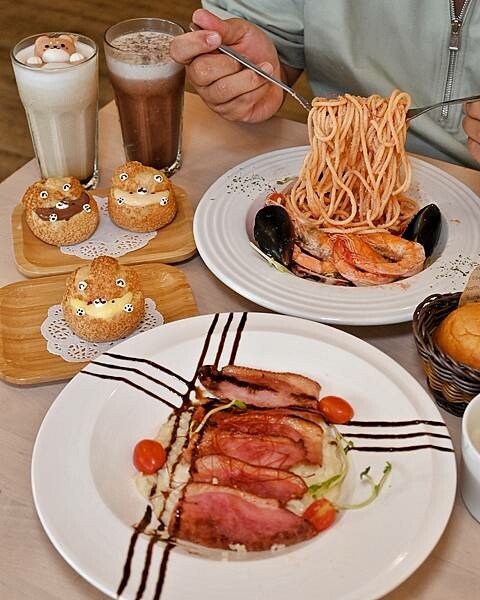 帕菲puffy｜鳳山區美食｜親子、寵物友善餐廳｜鳳凌廣場周邊義式餐廳｜三色萌熊泡芙、義大利麵、燉飯