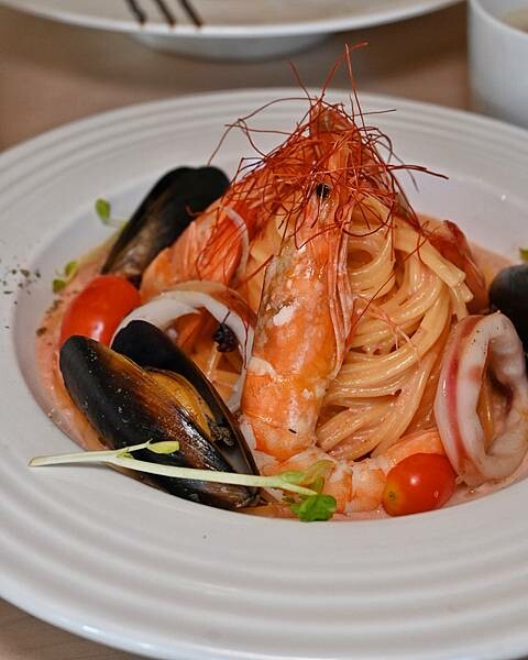 帕菲puffy｜鳳山區美食｜親子、寵物友善餐廳｜鳳凌廣場周邊義式餐廳｜三色萌熊泡芙、義大利麵、燉飯