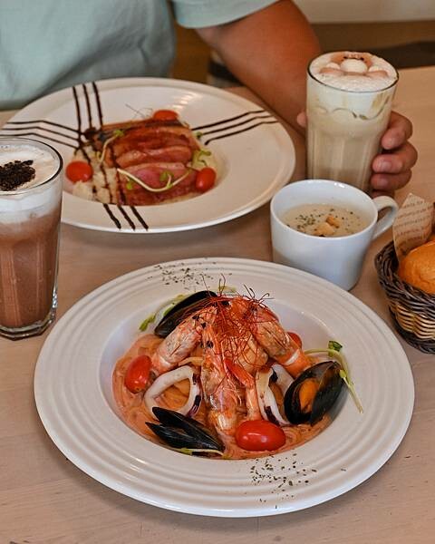 帕菲puffy｜鳳山區美食｜親子、寵物友善餐廳｜鳳凌廣場周邊義式餐廳｜三色萌熊泡芙、義大利麵、燉飯