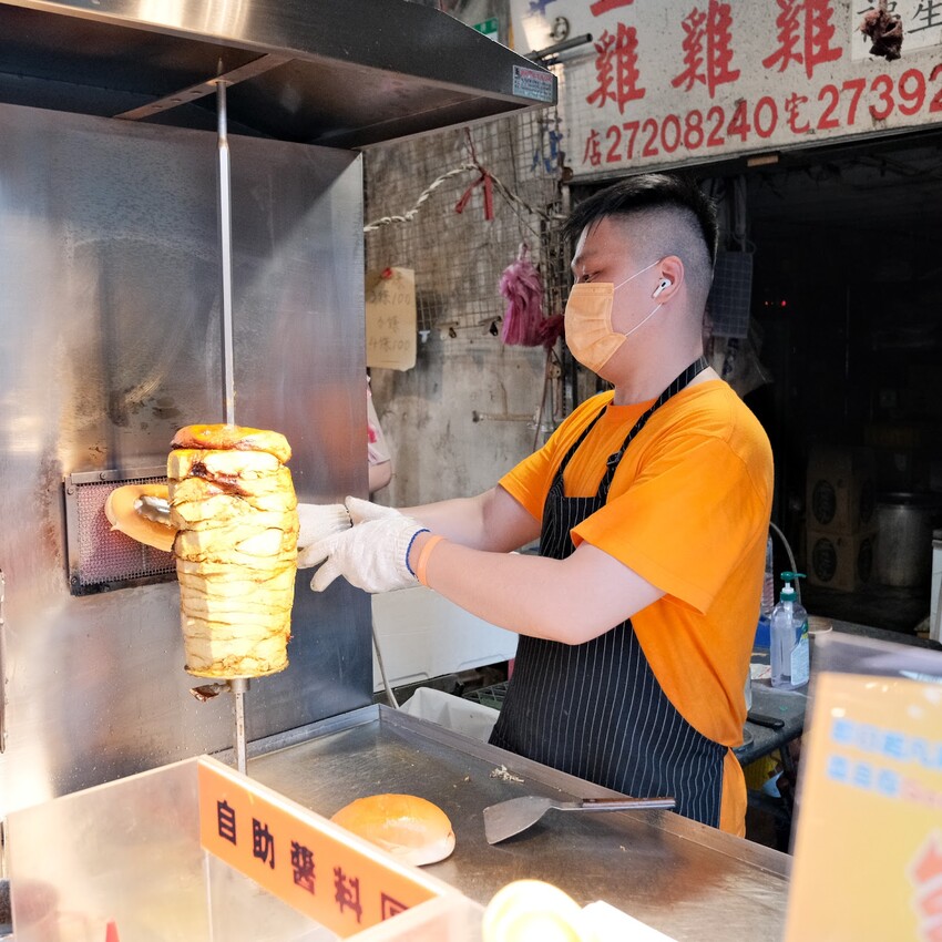 【信義區美食推薦】神攻沙威瑪～現烤香軟麵包、台灣在地雞肉炒軟Q～肉力加倍、爆漿起司沙威瑪超好吃！信義區平價美食～