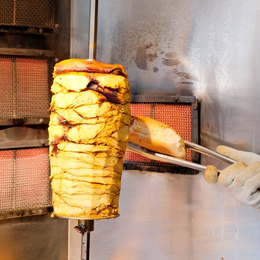 【信義區美食推薦】神攻沙威瑪～現烤香軟麵包、台灣在地雞肉炒軟Q～肉力加倍、爆漿起司沙威瑪超好吃！信義區平價美食～