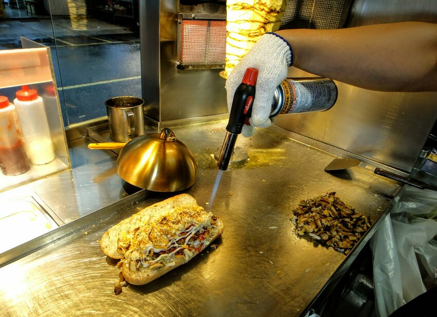 【美食】 「神攻沙威瑪」信義區異國美食推薦，北醫吳興商圈小吃