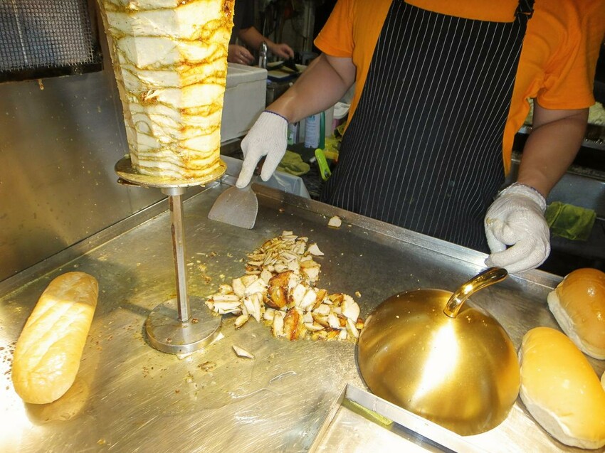 【美食】 「神攻沙威瑪」信義區異國美食推薦，北醫吳興商圈小吃