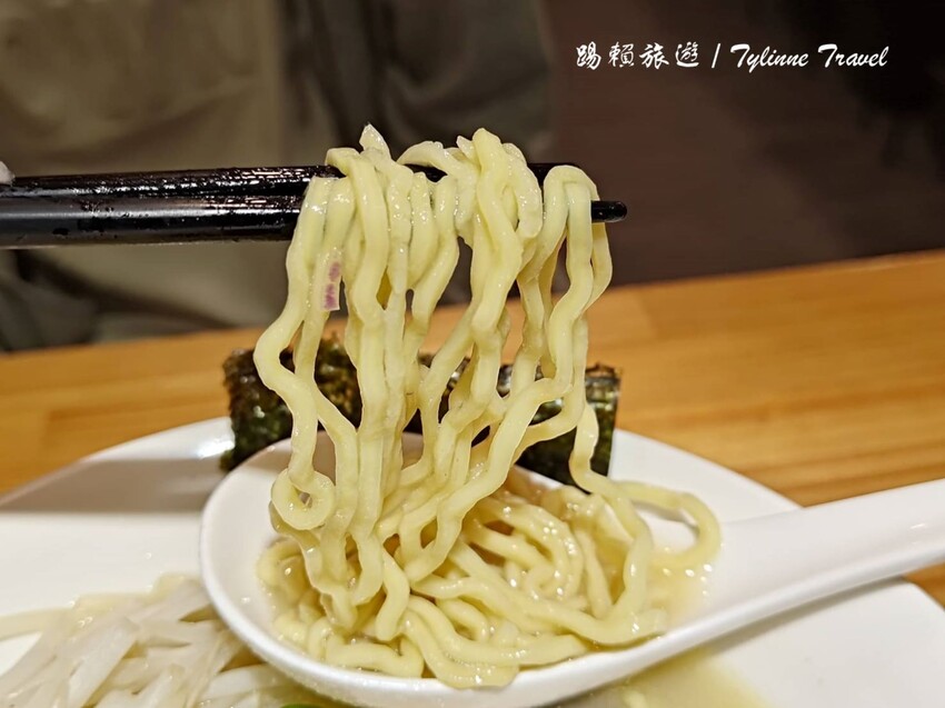 大安科技大樓拉麵！裸湯拉麵雞白湯宵夜首選，原味與柚子鹽雙口味推薦。
