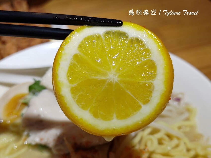 大安科技大樓拉麵！裸湯拉麵雞白湯宵夜首選，原味與柚子鹽雙口味推薦。