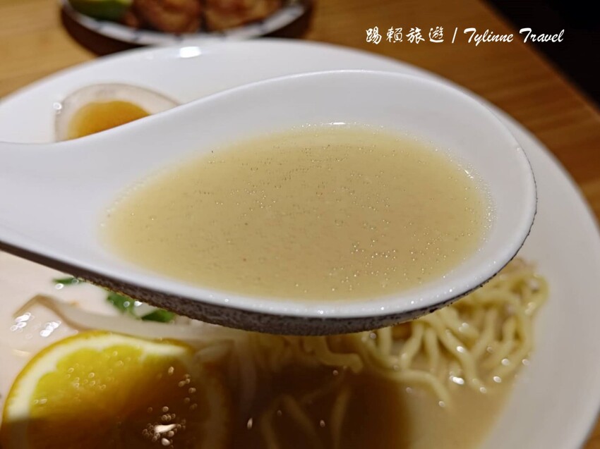 大安科技大樓拉麵！裸湯拉麵雞白湯宵夜首選，原味與柚子鹽雙口味推薦。