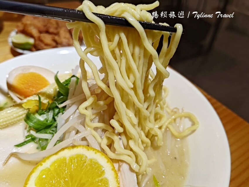 大安科技大樓拉麵！裸湯拉麵雞白湯宵夜首選，原味與柚子鹽雙口味推薦。