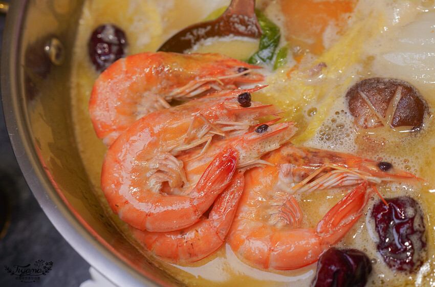 桃園火鍋。珍上堂海陸火鍋城：桃園精品火鍋「黃金雞上湯」，生猛鮮活波士頓龍蝦這裡吃 @緹雅瑪 美食旅遊趣