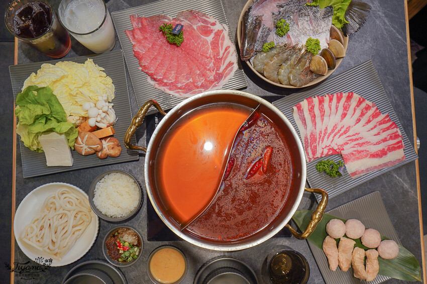 桃園火鍋。珍上堂海陸火鍋城：桃園精品火鍋「黃金雞上湯」，生猛鮮活波士頓龍蝦這裡吃 @緹雅瑪 美食旅遊趣