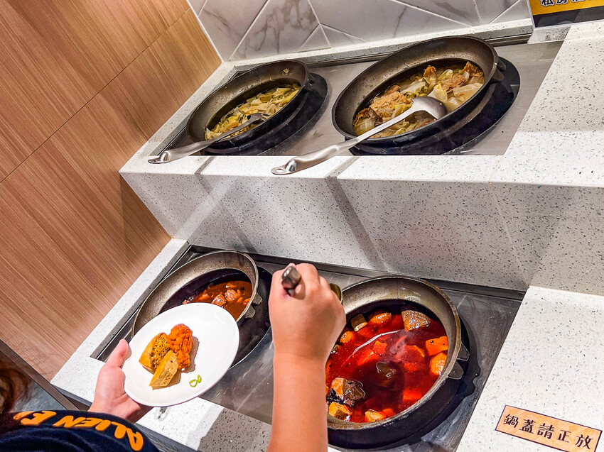 新北市林口區我家牛排林口A9店｜現場人山人海！全台最大我家牛排，值得排嗎？