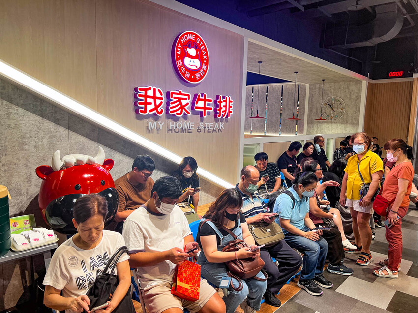 新北市林口區我家牛排林口A9店｜現場人山人海！全台最大我家牛排，值得排嗎？