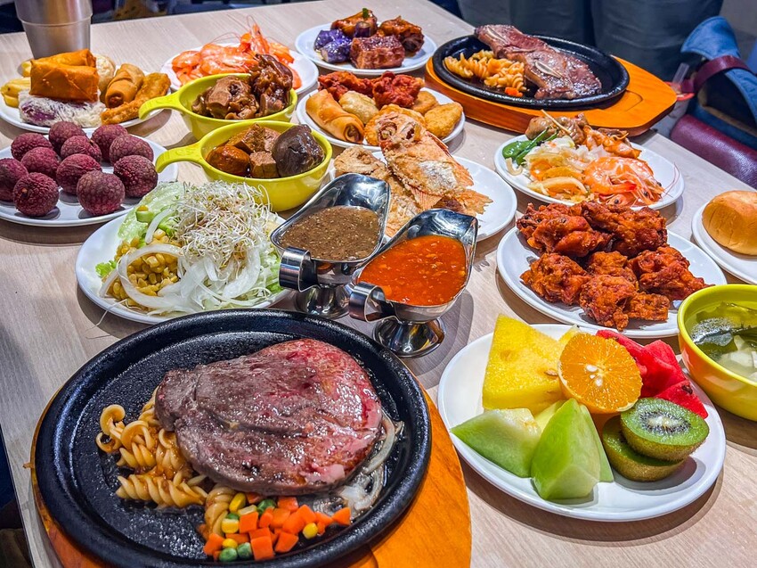 新北市林口區我家牛排林口A9店｜現場人山人海！全台最大我家牛排，值得排嗎？