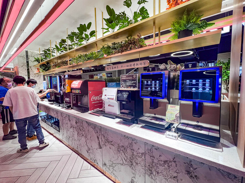 新北市林口區我家牛排林口A9店｜現場人山人海！全台最大我家牛排，值得排嗎？