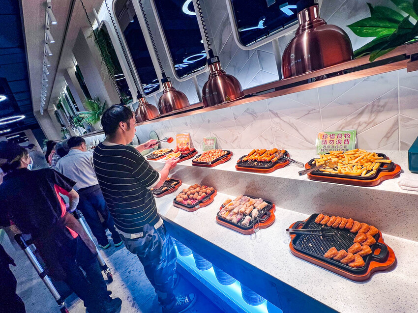 新北市林口區我家牛排林口A9店｜現場人山人海！全台最大我家牛排，值得排嗎？