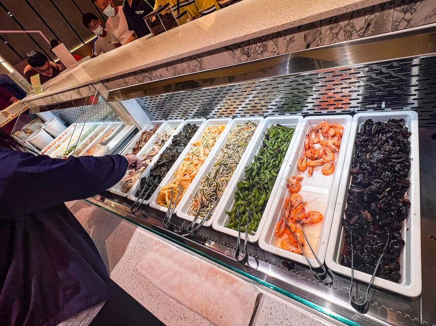 新北市林口區我家牛排林口A9店｜現場人山人海！全台最大我家牛排，值得排嗎？