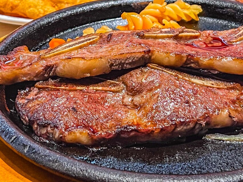 新北市林口區我家牛排林口A9店｜現場人山人海！全台最大我家牛排，值得排嗎？