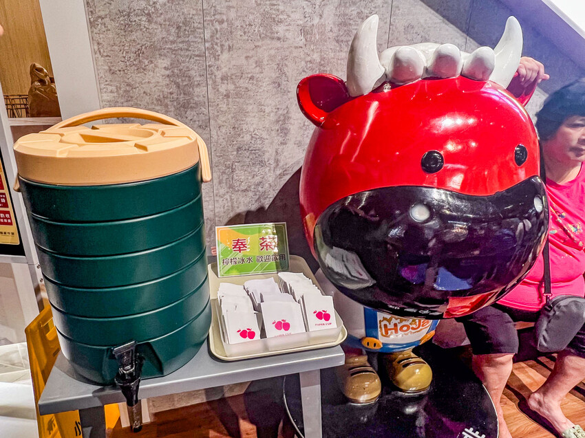 新北市林口區我家牛排林口A9店｜現場人山人海！全台最大我家牛排，值得排嗎？