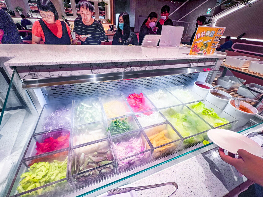 新北市林口區我家牛排林口A9店｜現場人山人海！全台最大我家牛排，值得排嗎？