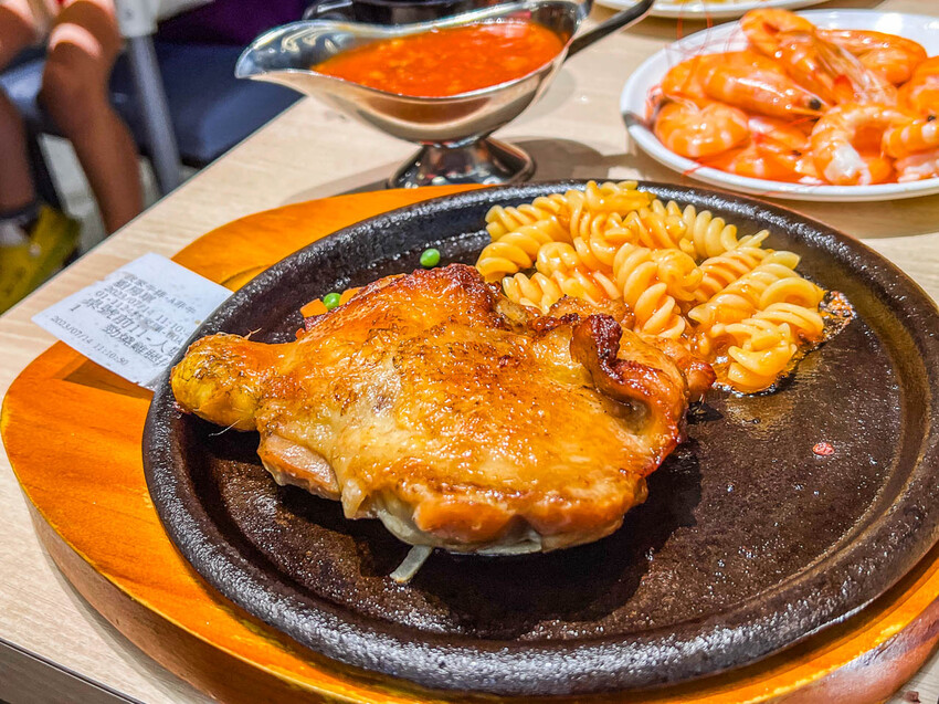 新北市林口區我家牛排林口A9店｜現場人山人海！全台最大我家牛排，值得排嗎？